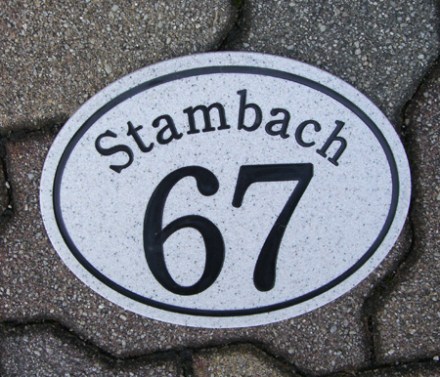 Granit Design hellgrau Hausnummer Schrift 7 Century