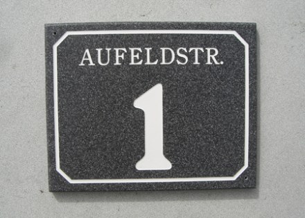 Corian Granit Design Hausnummer 25x20cm Granit Design Hausnummer dunkelgrau Zierrand 1