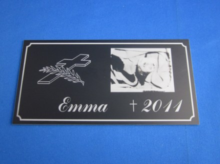 Laser Fotogravur auf schwarz eloxiertem Aluminium