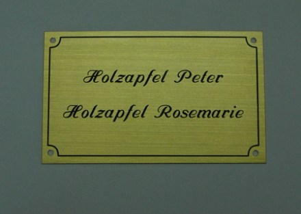 Messing Schild satiniert tiefgraviert mit Zierrand 1